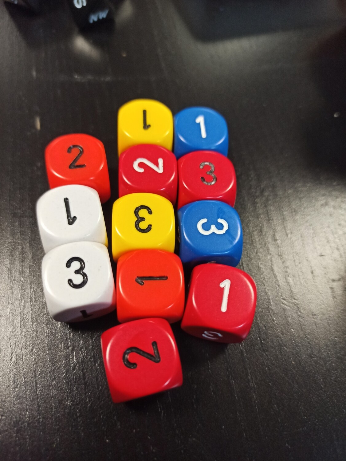 Würfel D3/W3 diverse Farben (1 Stk.) Würfel D3/W3 diverse Farben (1 Stk.)