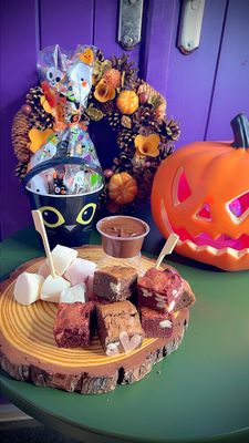 Halloween Brownie S’more Bucket