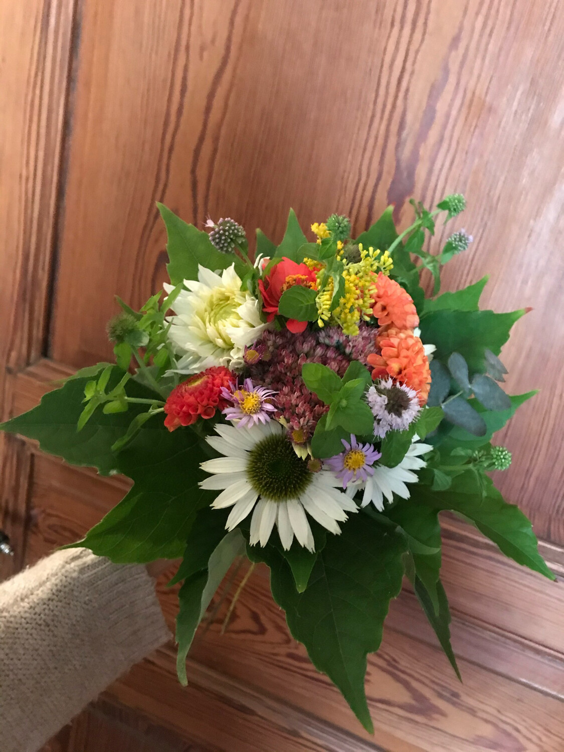 Petit bouquet avec fleurs de saison
