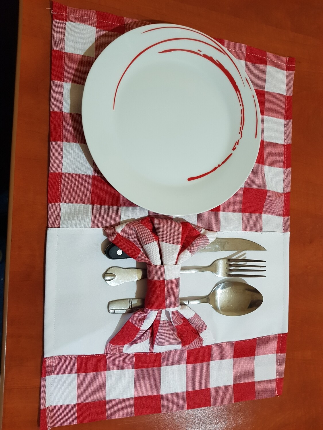 Suport farfurie si tacamuri