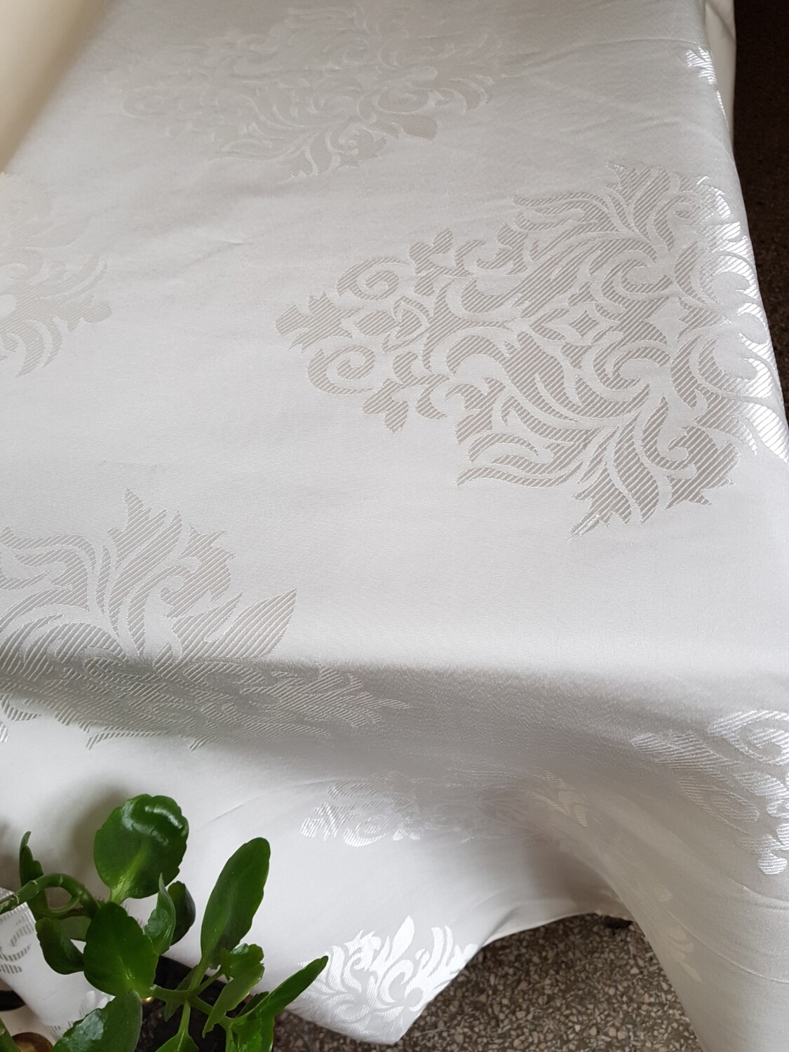 Fata masa brocart ivory model ”Spania”