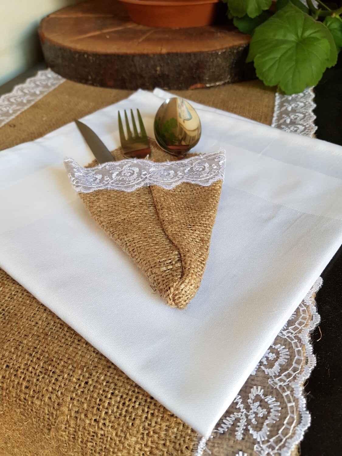 Suport rustic pentru tacamuri