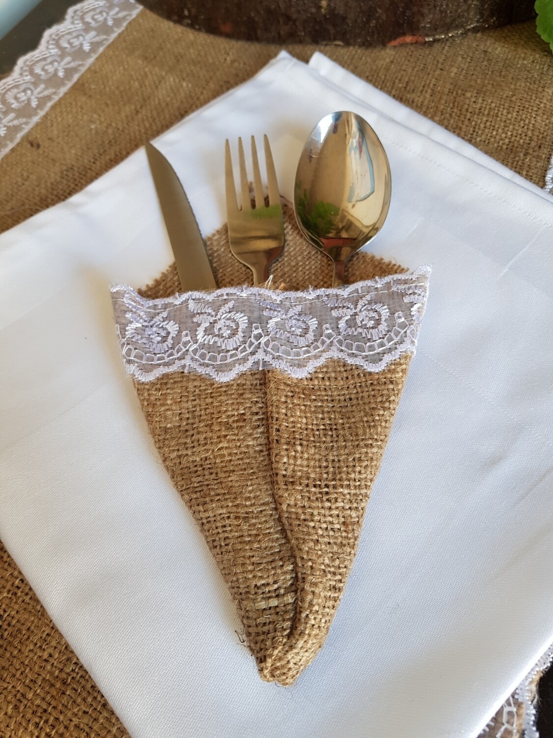 Suport rustic pentru tacamuri