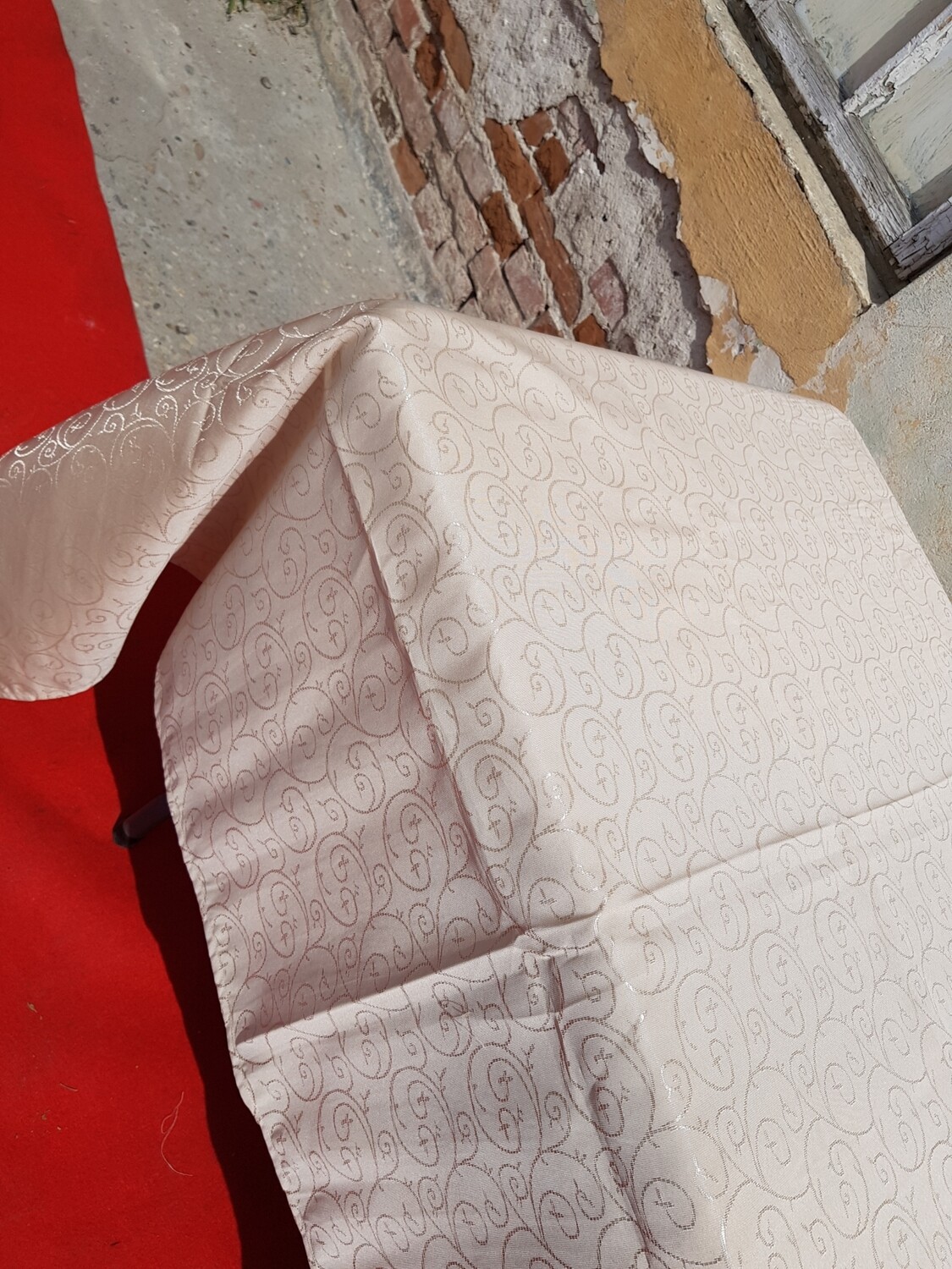 Fețe de masă brocart bej, model cerculețe