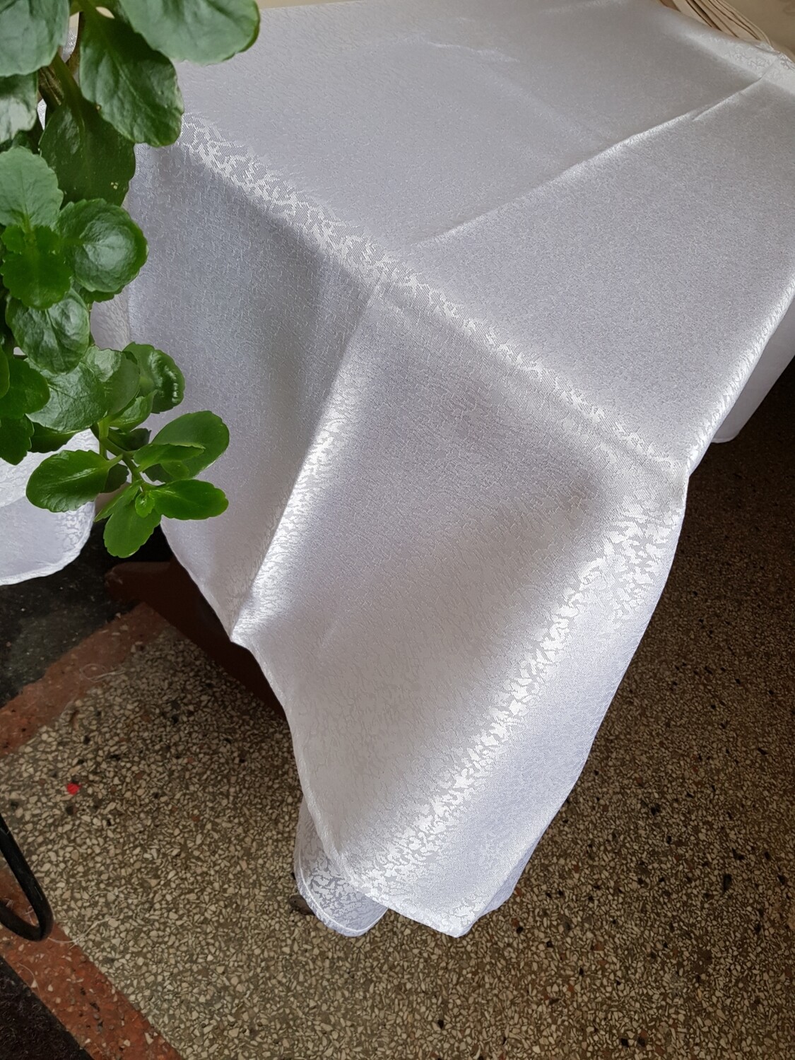 Feţe de masă brocart 100% poliester model marmura/ ape