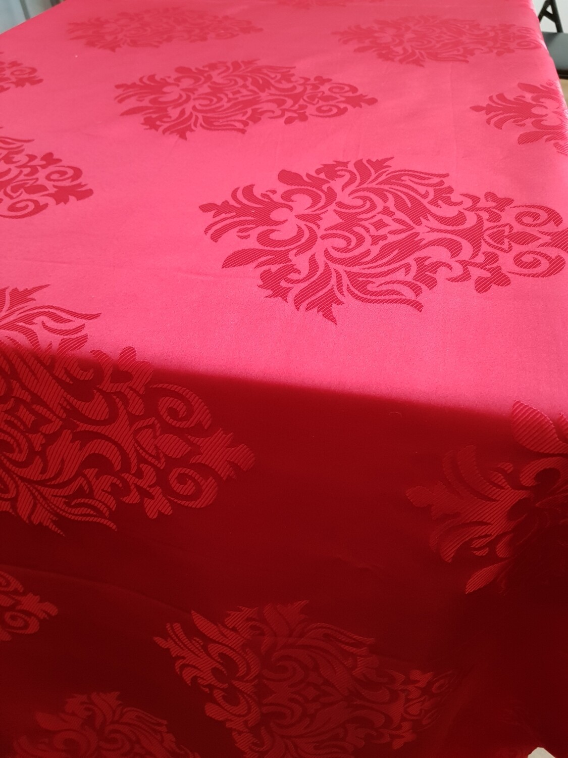 Fata masa brocart rosu carmin 265x320cm
