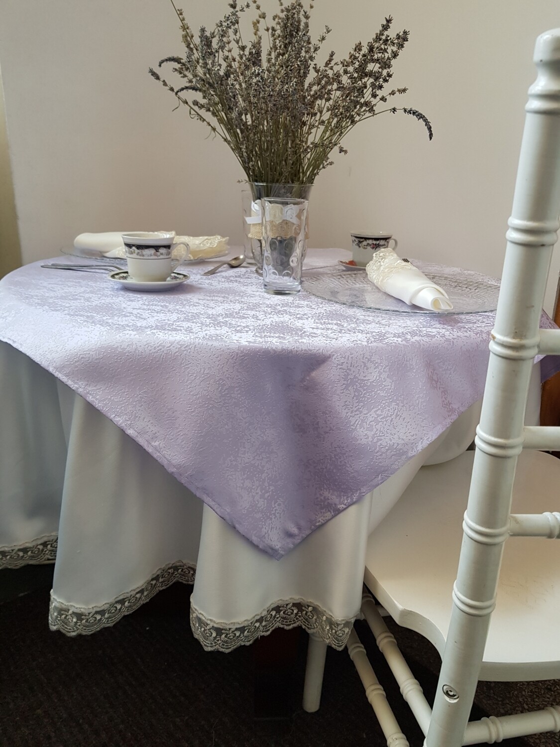 Fata de masa cu napron