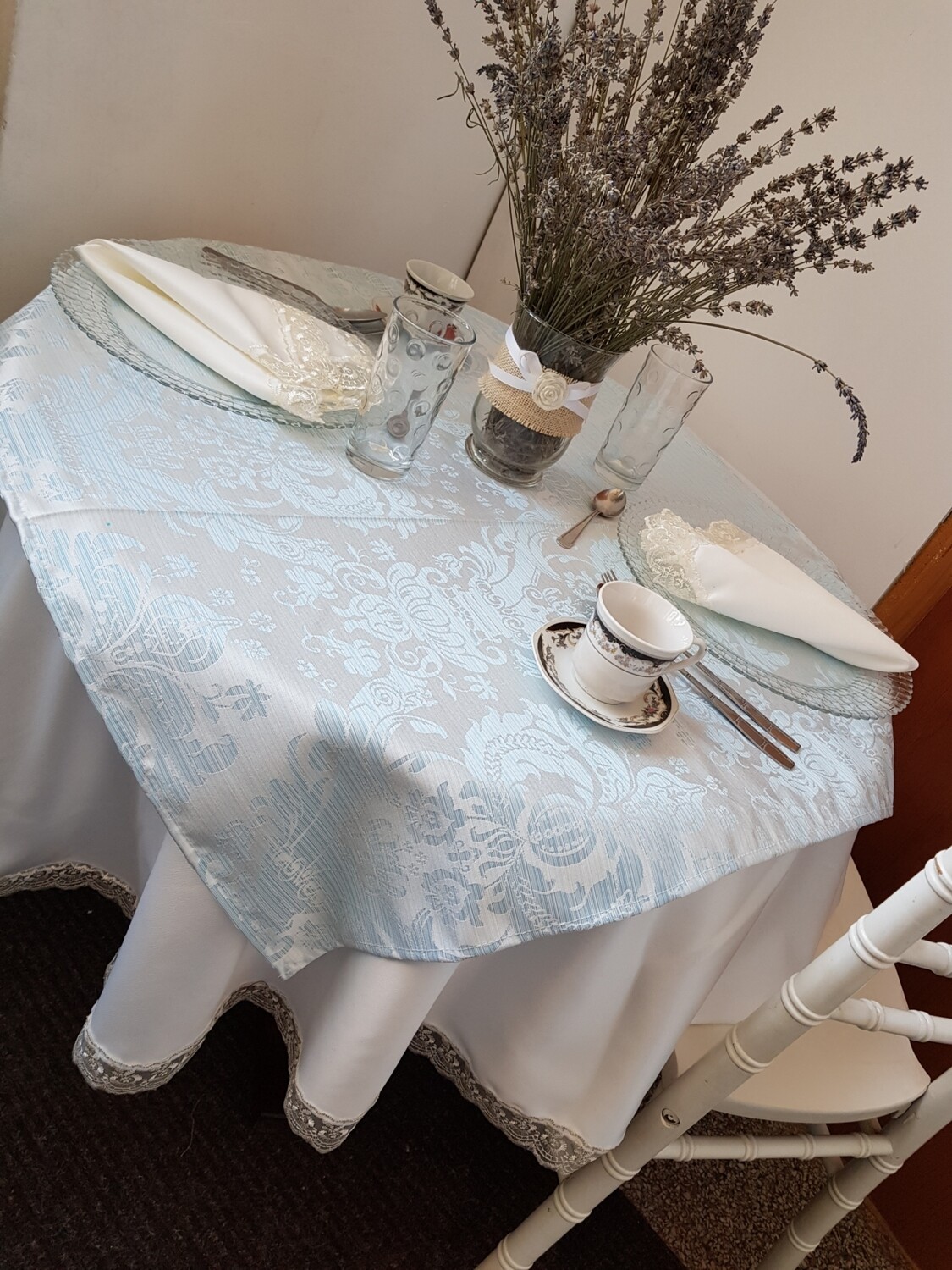 Fata de masa cu napron