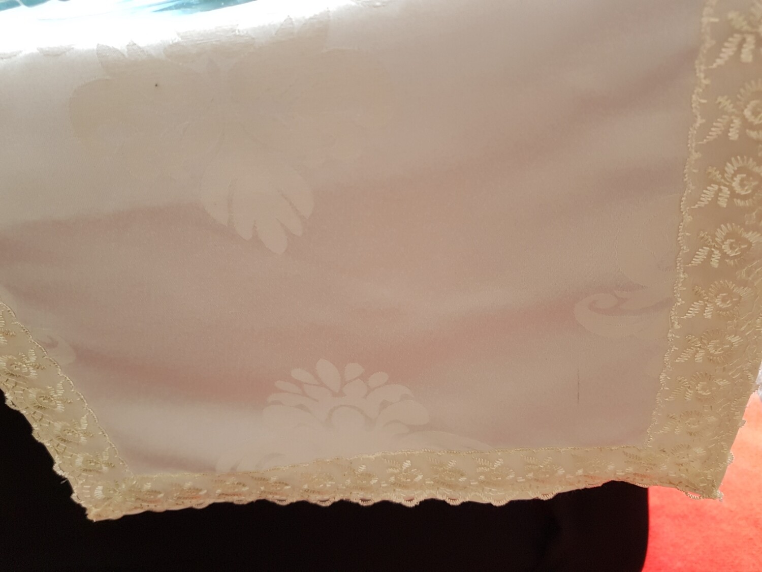 Traversa 35x130cm, damasc cu bordura dantela