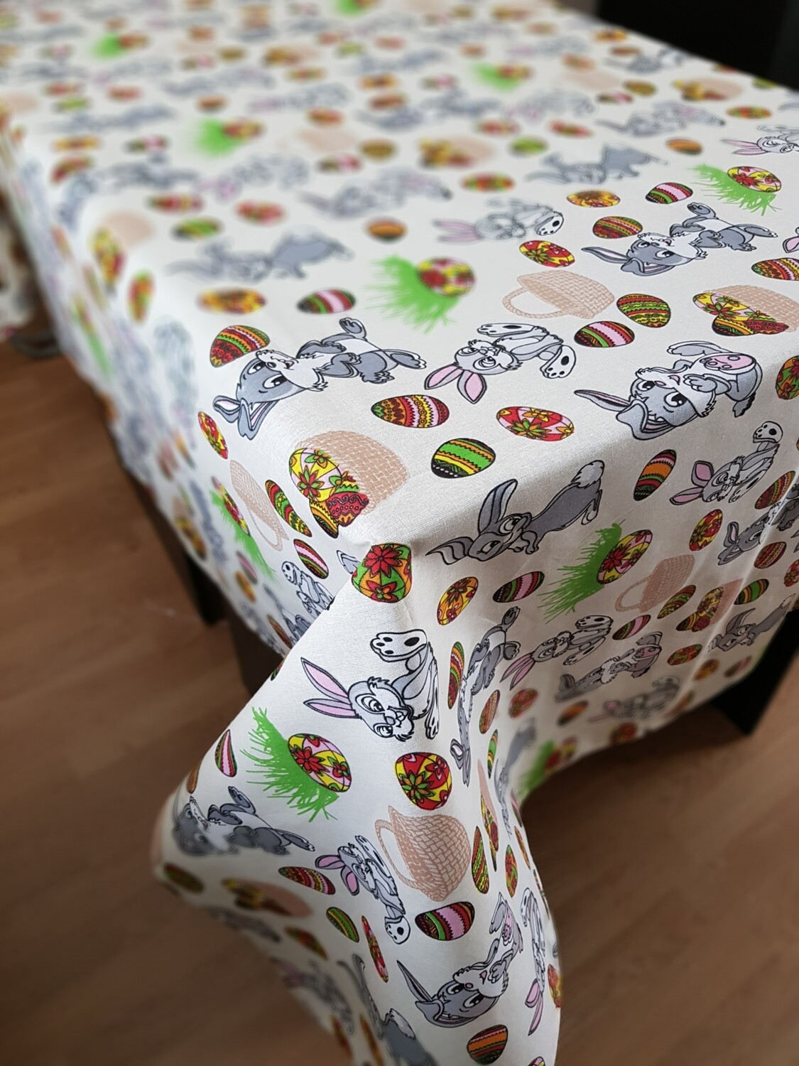 Față  de masă Sărbători Pascale, fundal crem