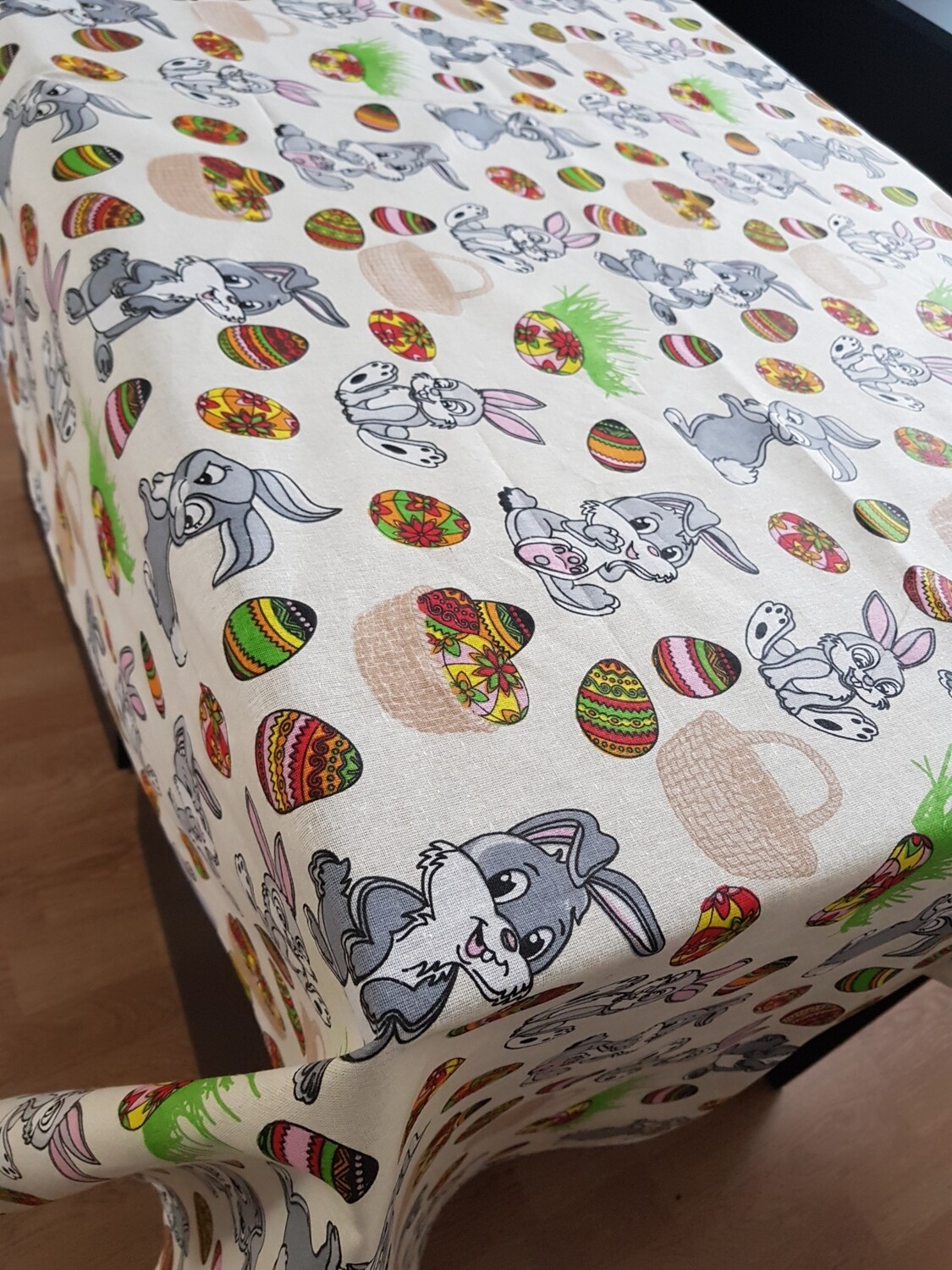 Față  de masă Sărbători Pascale, fundal crem