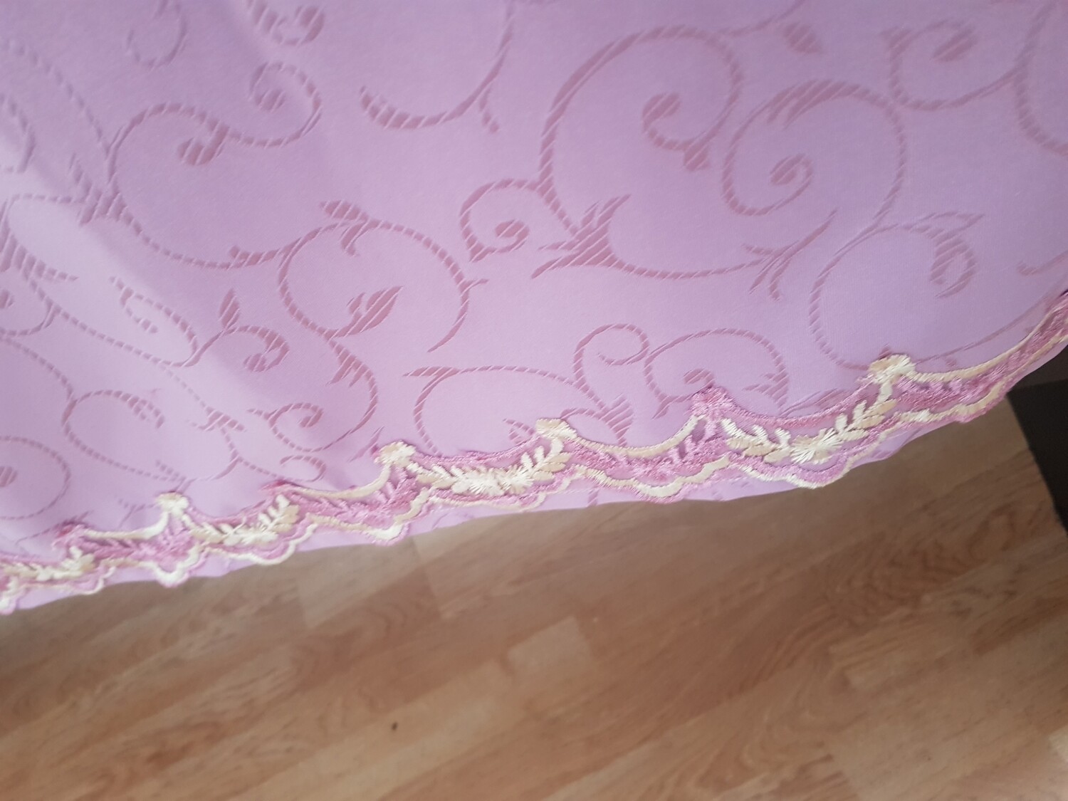 Fata masa 140x240 cm cu  dantela brodata