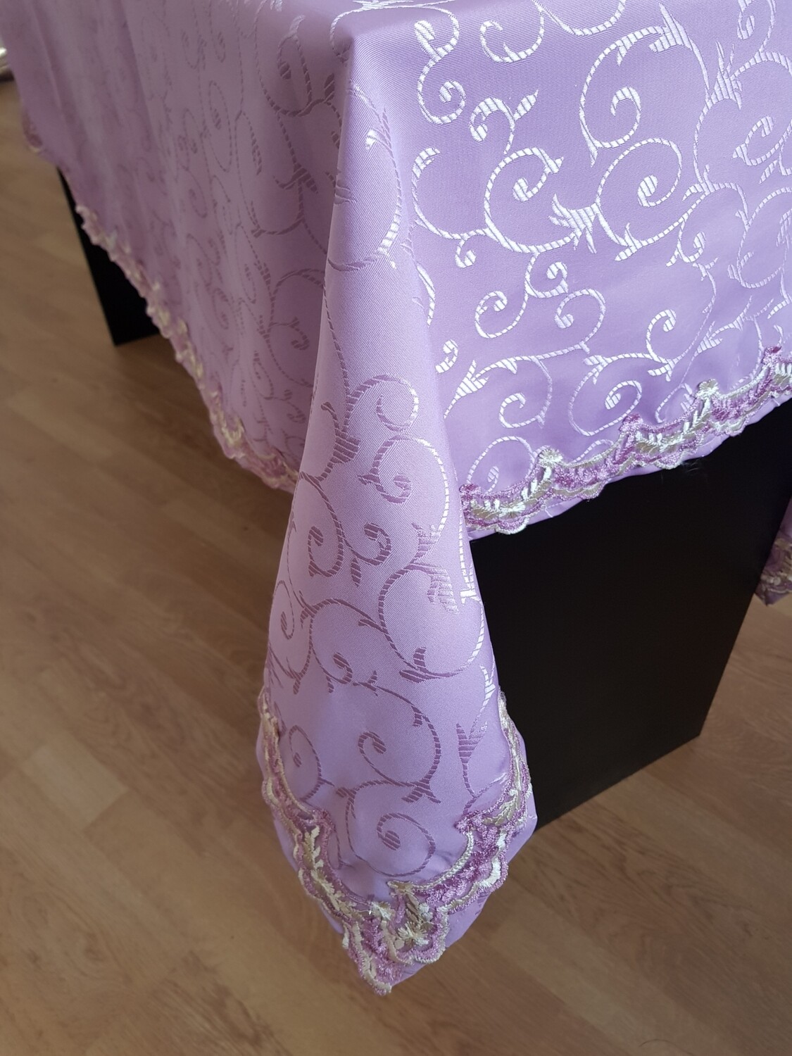 Fata masa 140x240 cm cu  dantela brodata