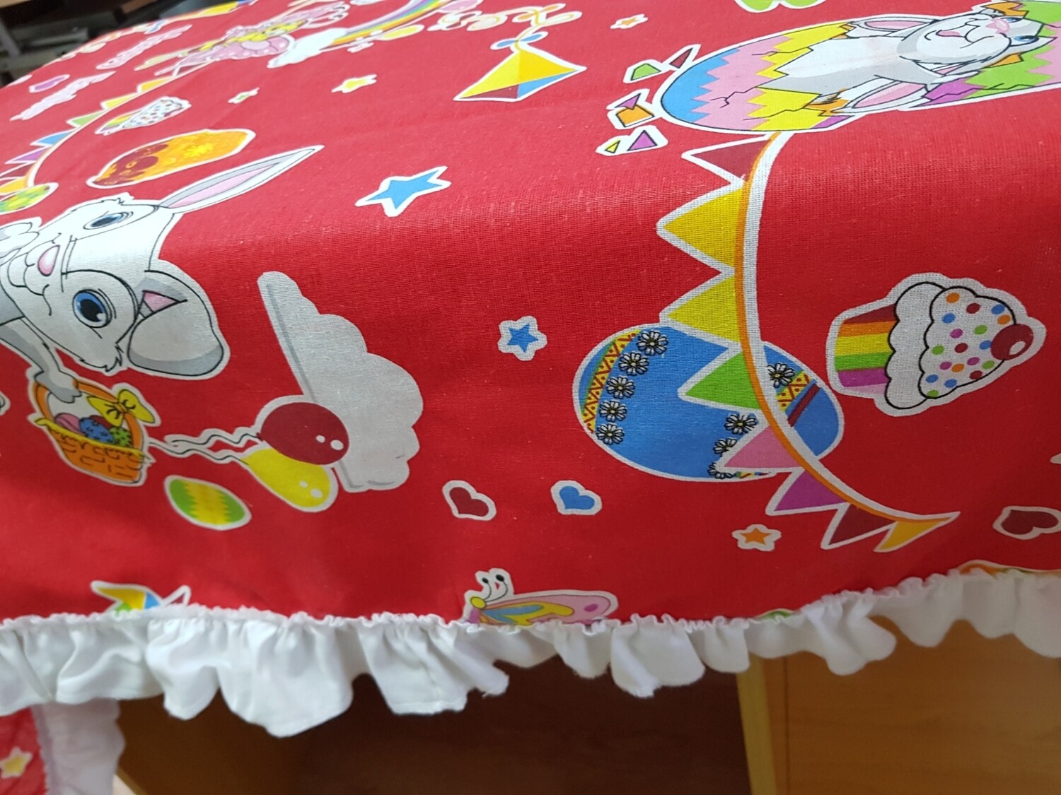 Fata masa cu volan incretit 150x150 cm