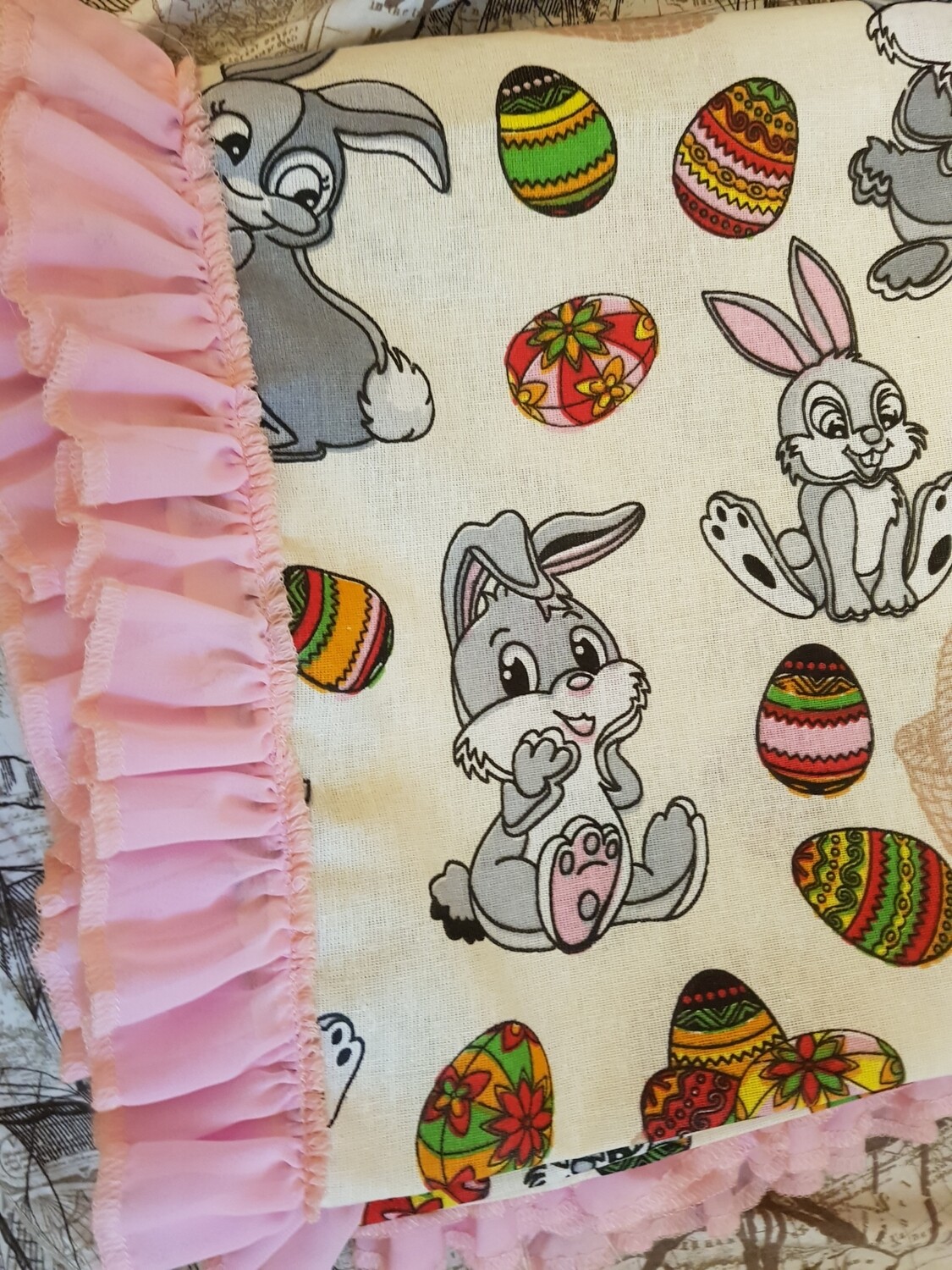 Fata masa 110x110 cm cu volan din voal roz
