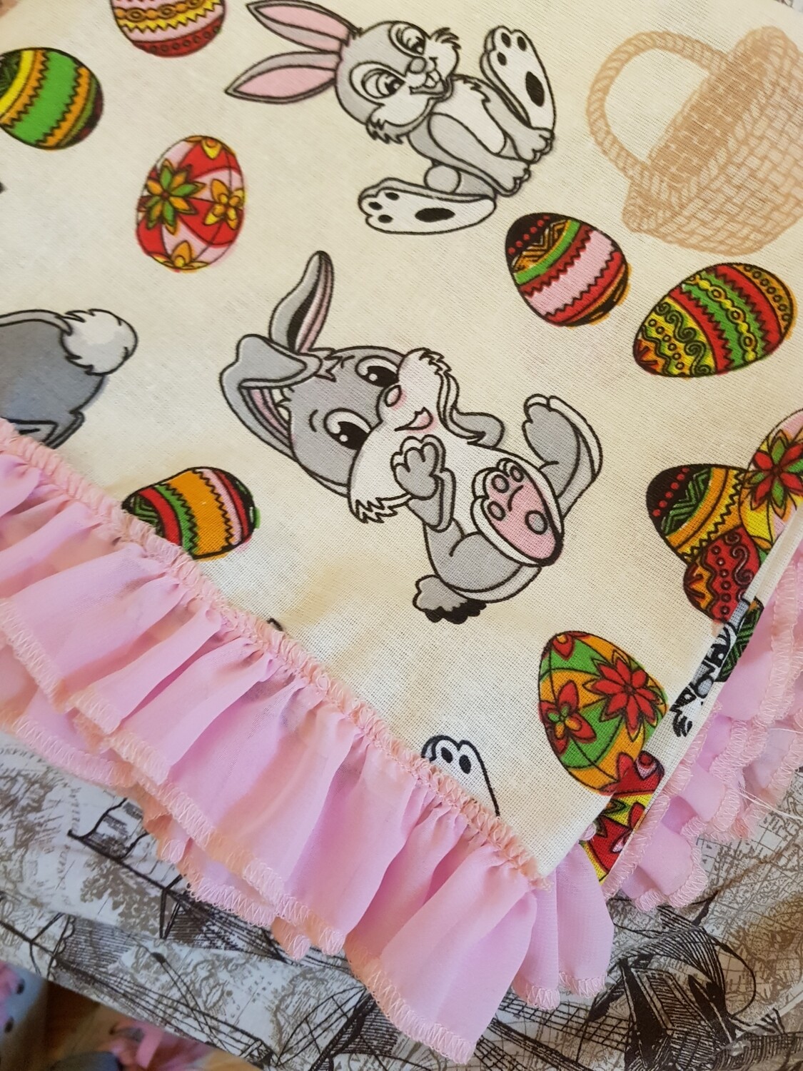 Fata masa 110x110 cm cu volan din voal roz