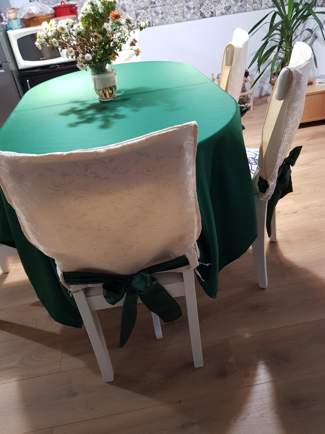 Set verde pentru masa si scaune