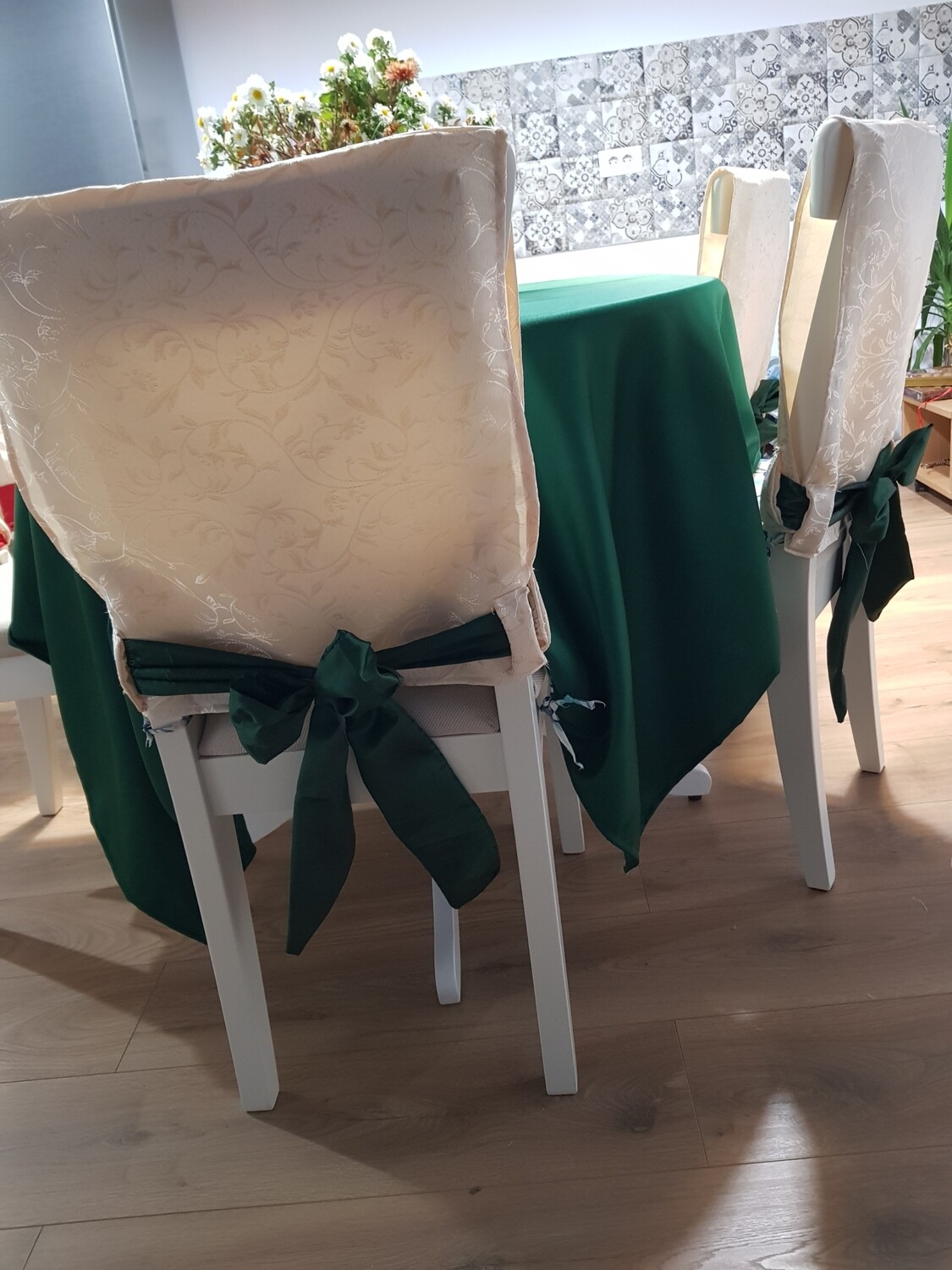 Set verde pentru masa si scaune