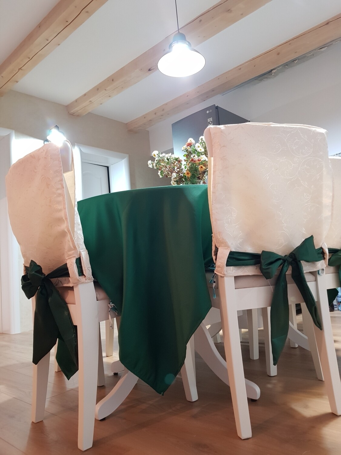 Set verde pentru masa si scaune