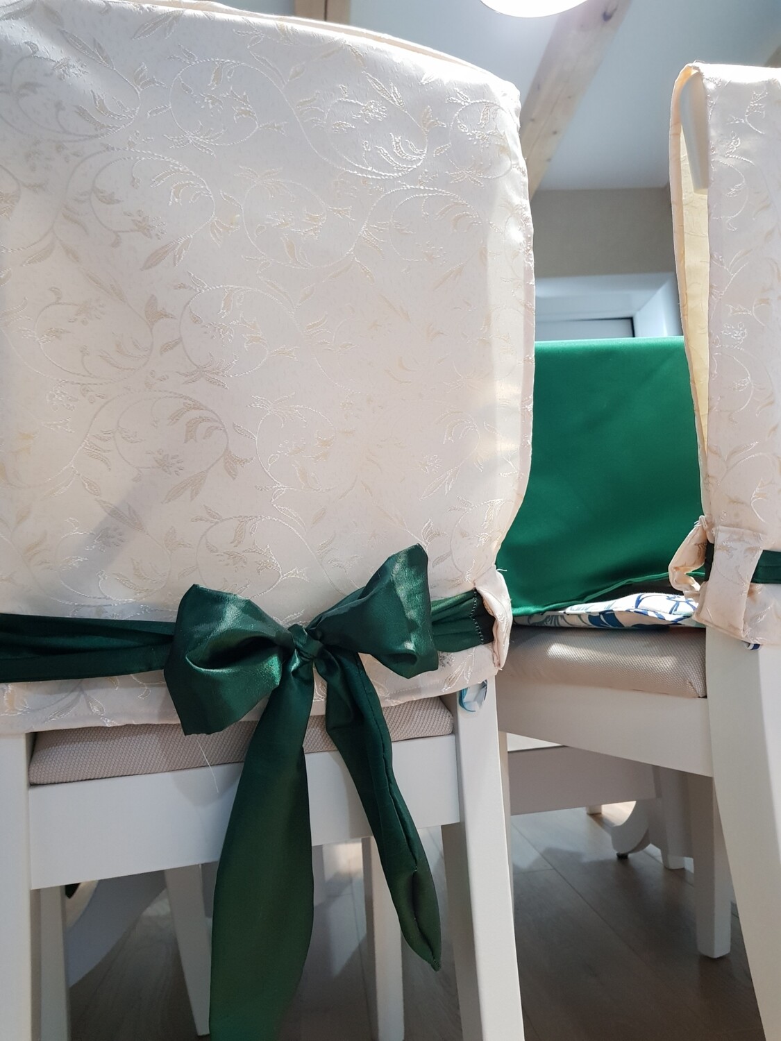 Set verde pentru masa si scaune