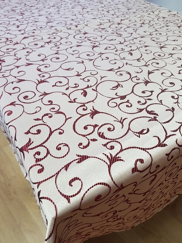 Fata masa 135x150 cm brocard