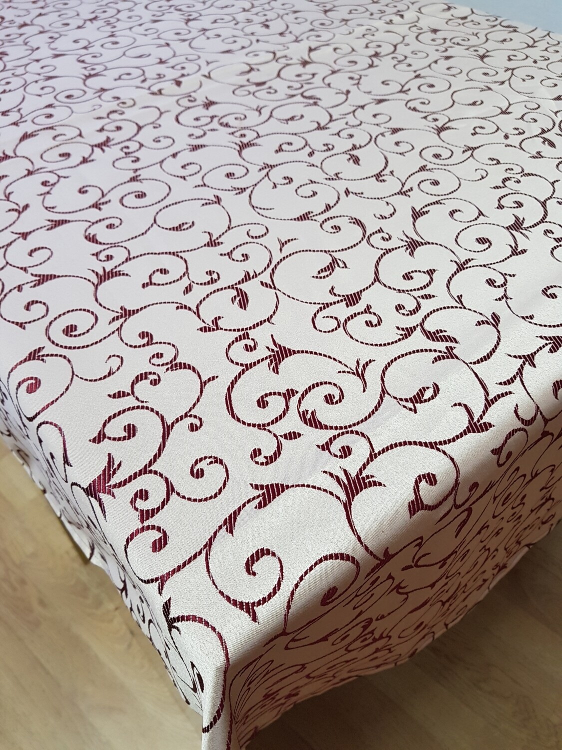 Fata masa 135x150 cm brocard