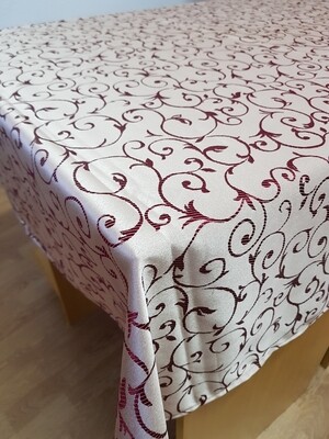 Fata masa 135x150 cm brocard crem cu model rosu
