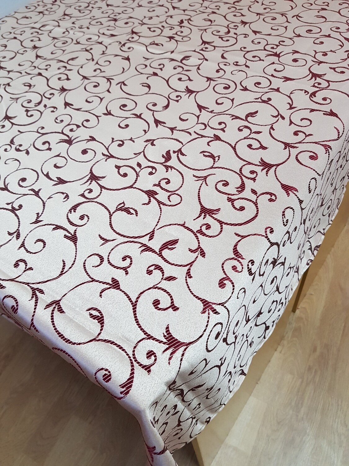 Fata masa 135x150 cm brocard
