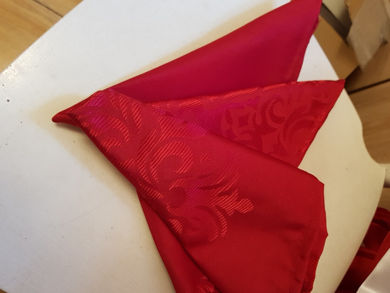 Servet 40x40cm brocard rosu carmin