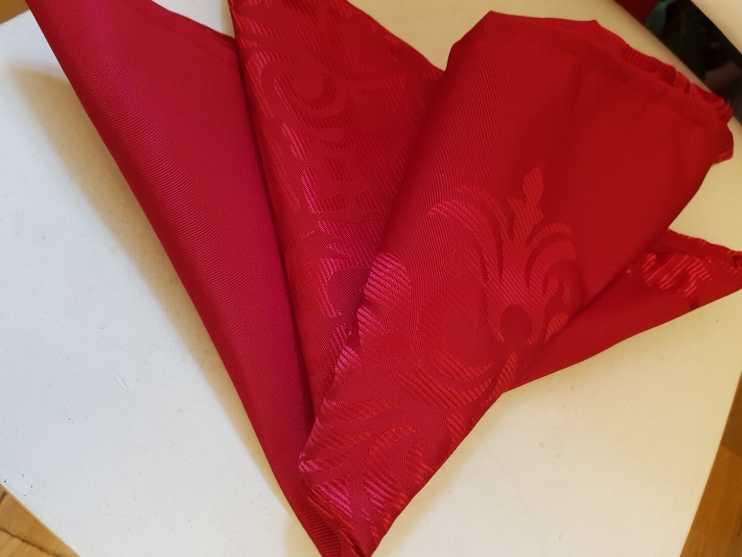 Servet 40x40cm brocard rosu carmin