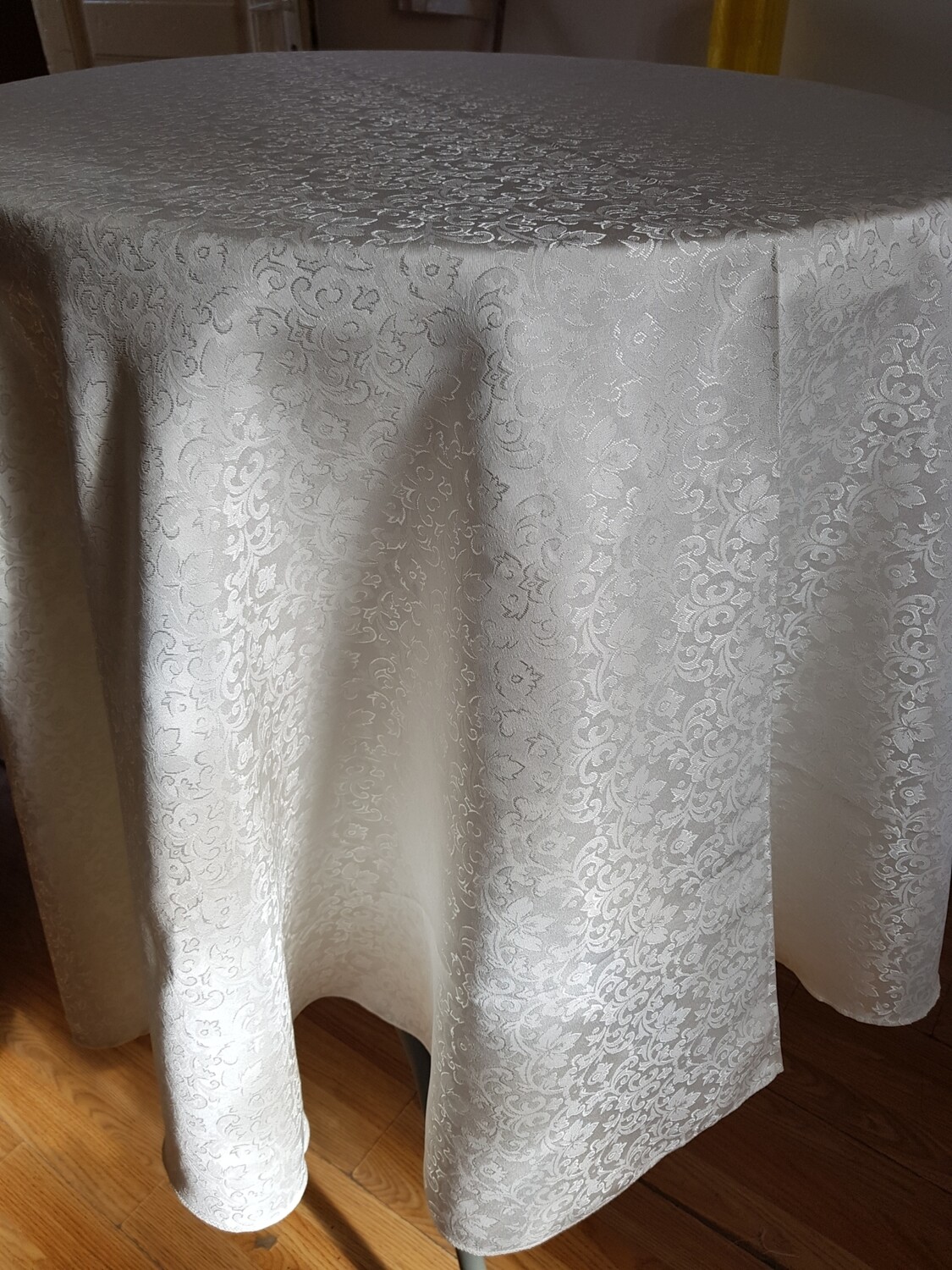 Fata masa diametrul 230 cm, brocart ivory