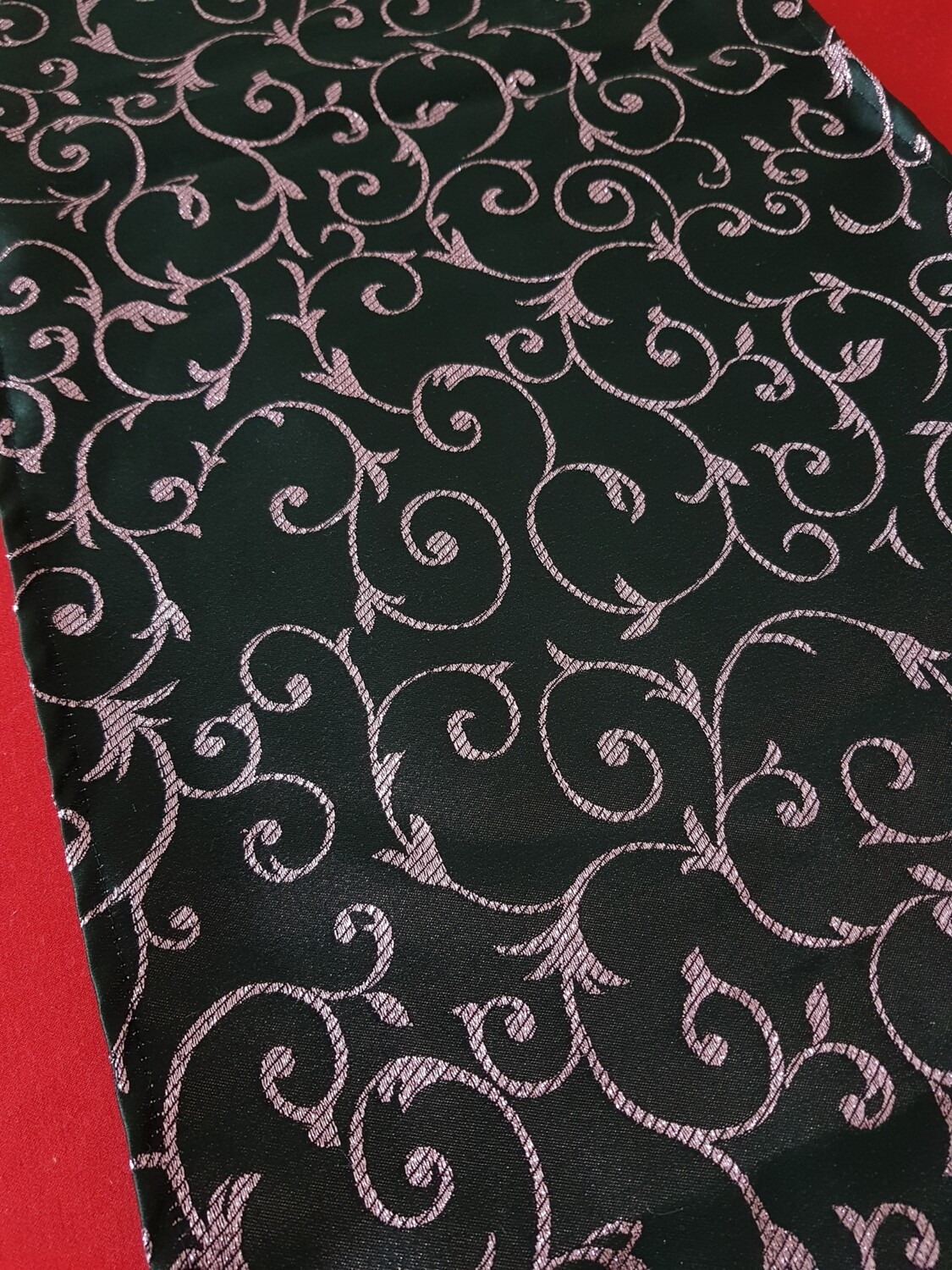 Traversa masa roz &amp; negru 30x135 cm
