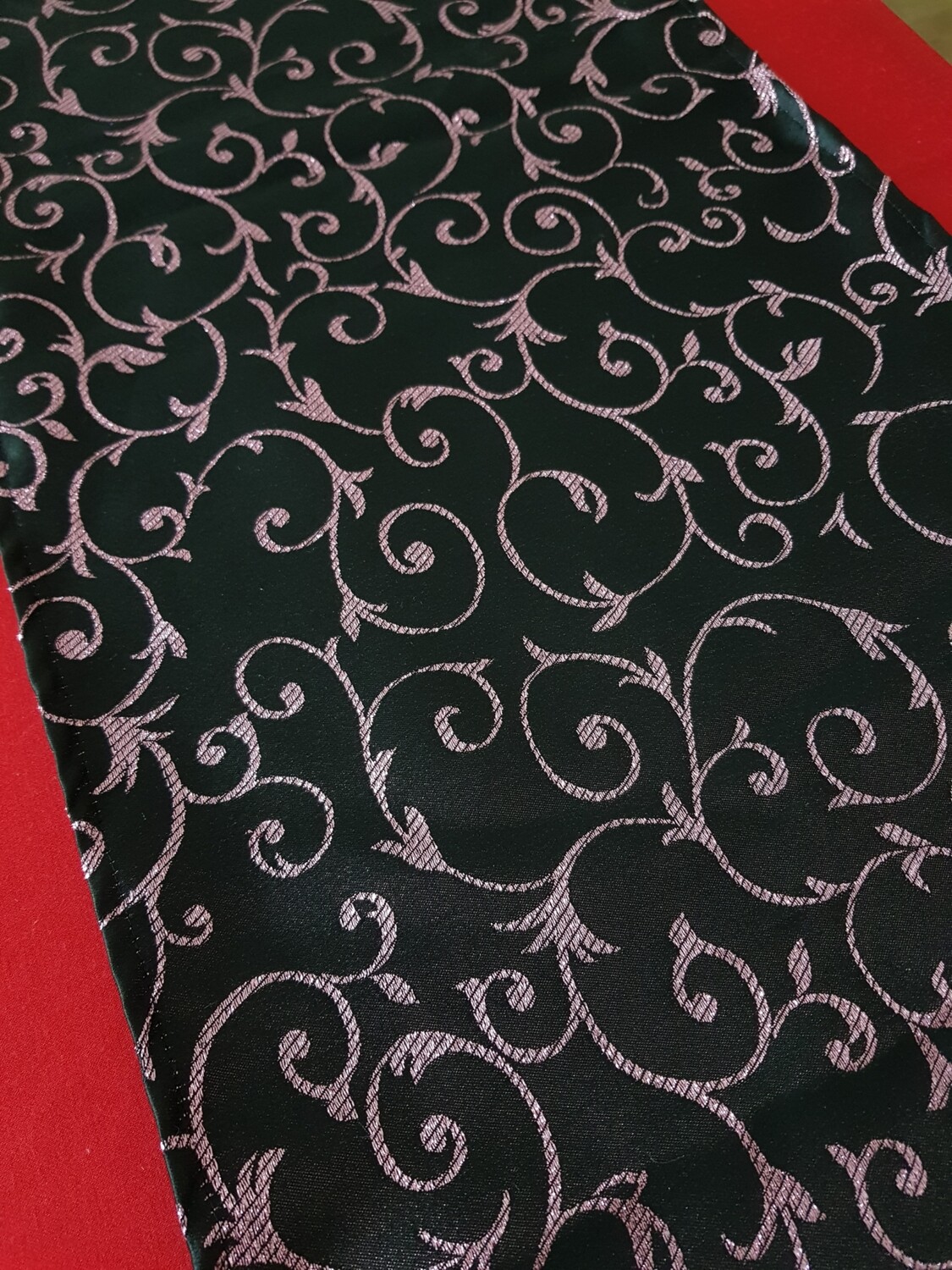 Traversa masa roz &amp; negru 30x135 cm