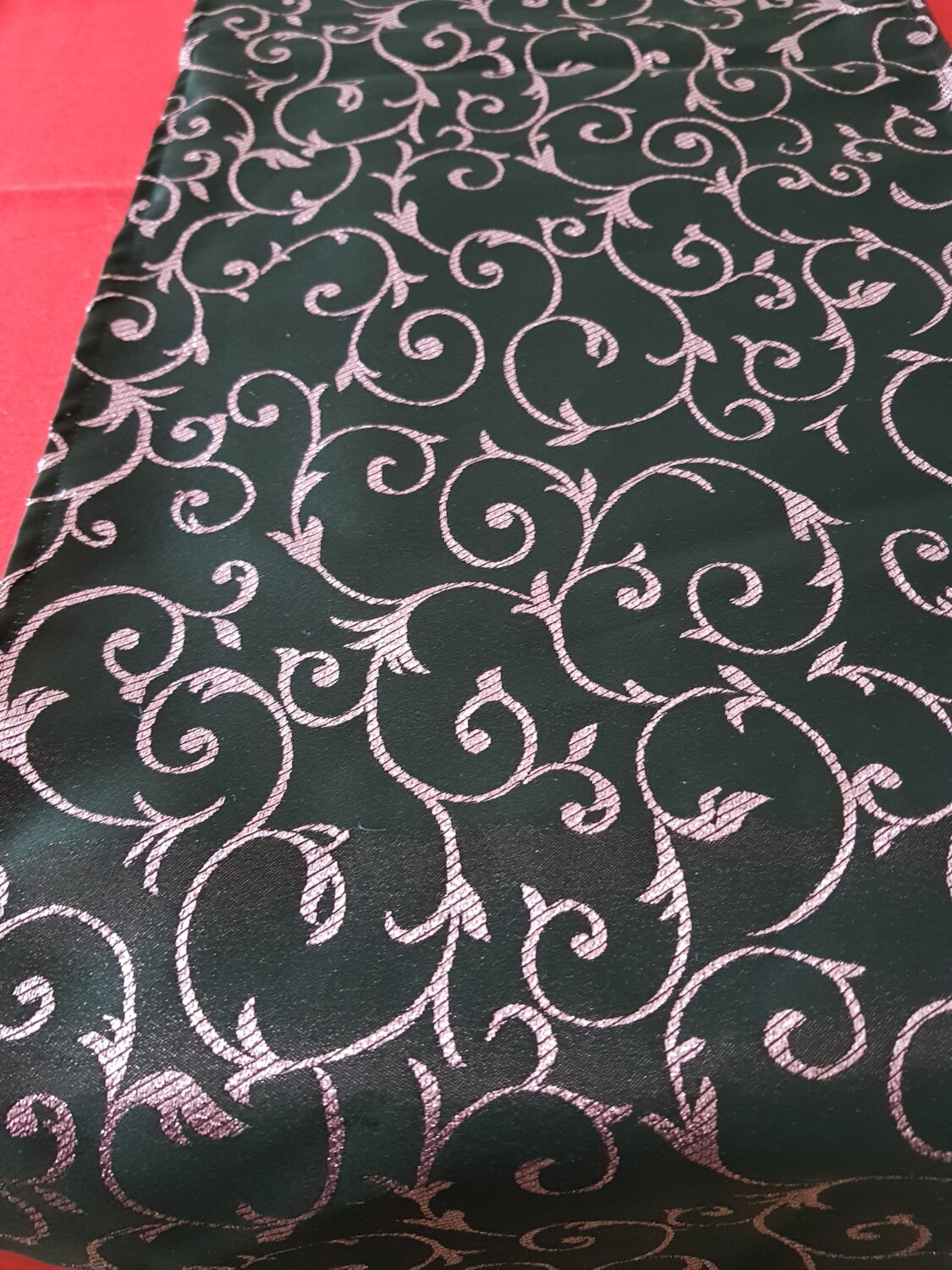 Traversa masa roz &amp; negru 30x135 cm