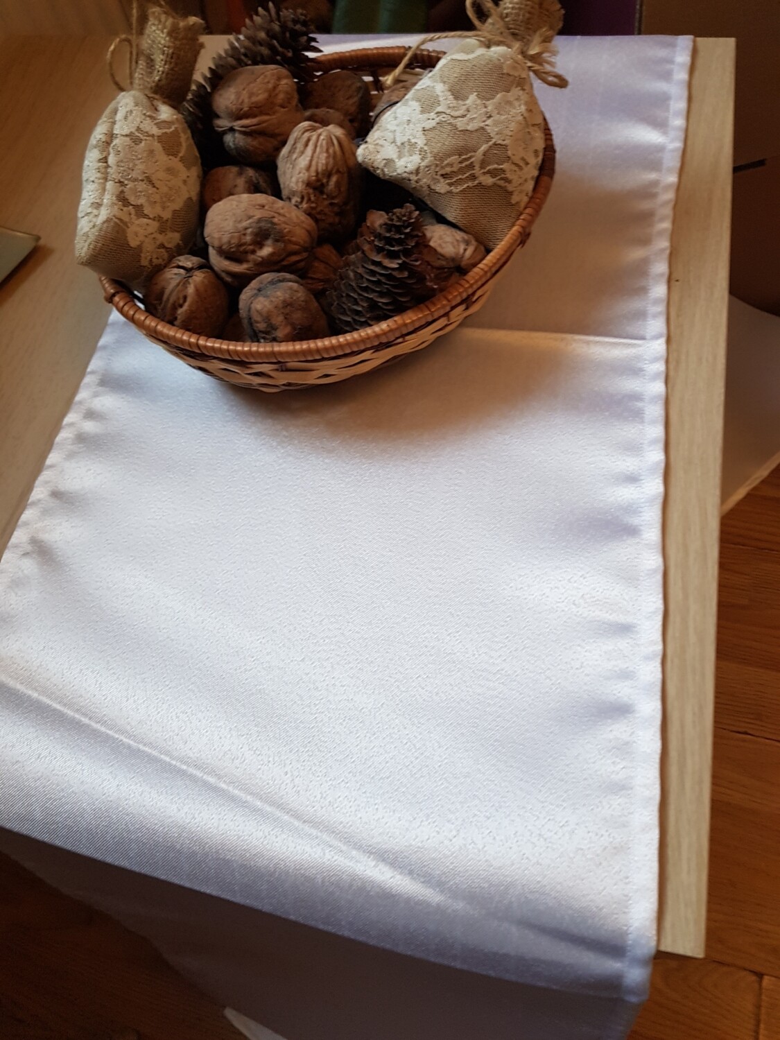 Traversa masa  30x210 cm brocart alb