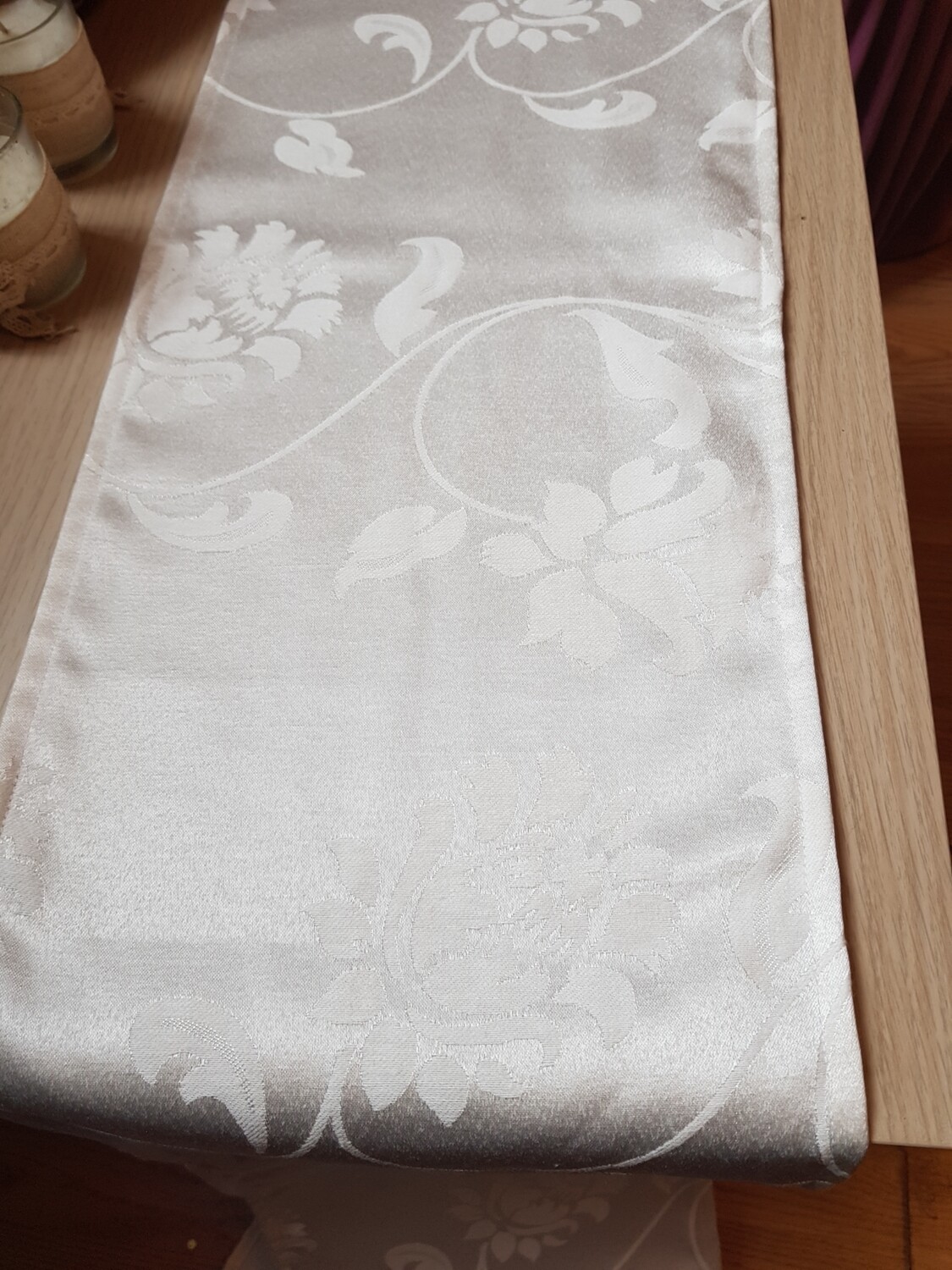 Traversa masa 26x210 cm  damasc ivory model bujori