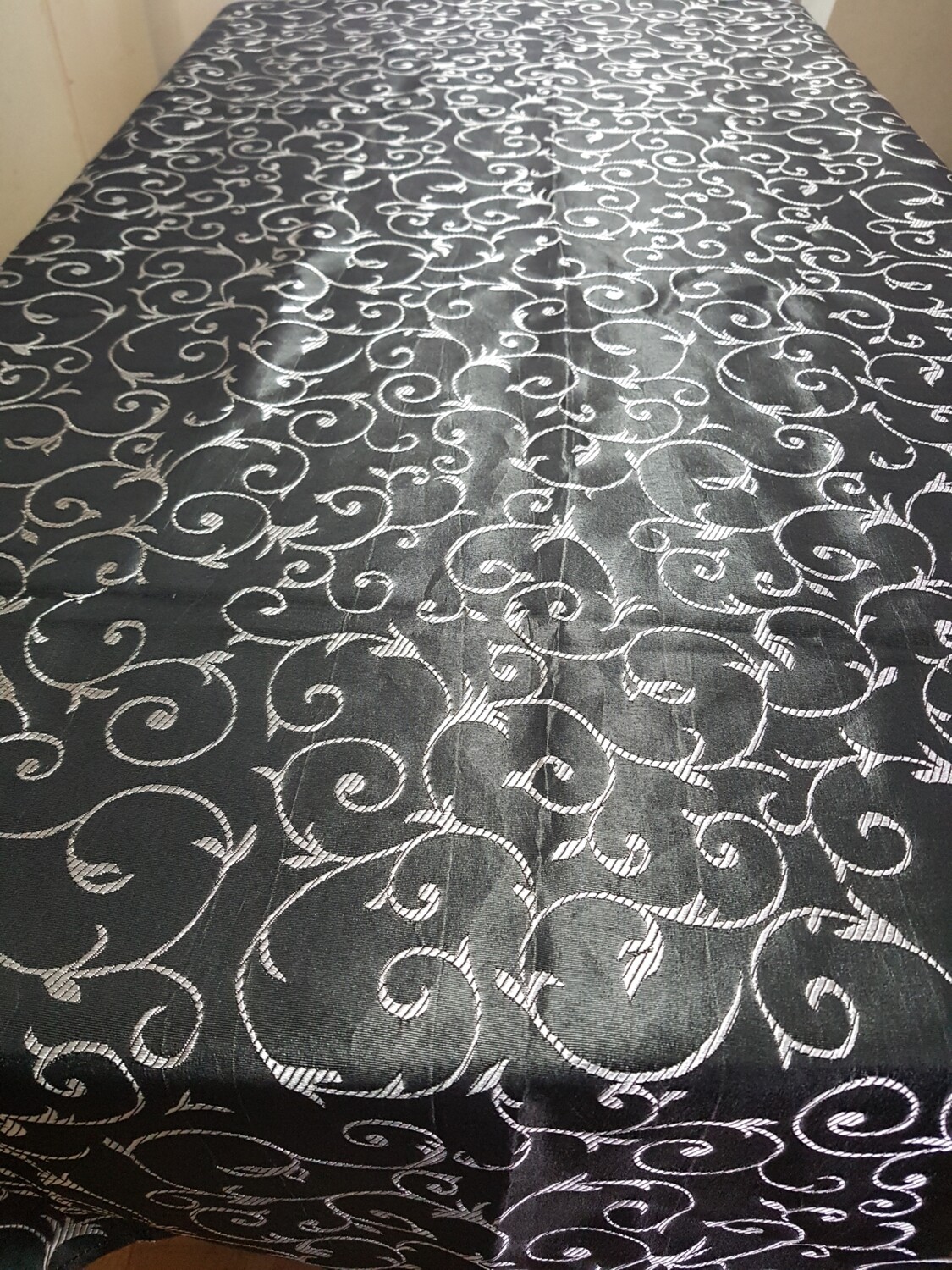 Fata masa 135x175 cm brocart negru &amp; argintiu