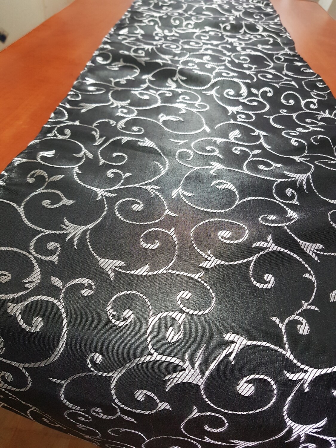 Traversa masa 40x190 cm brocart negru&amp;argintiu