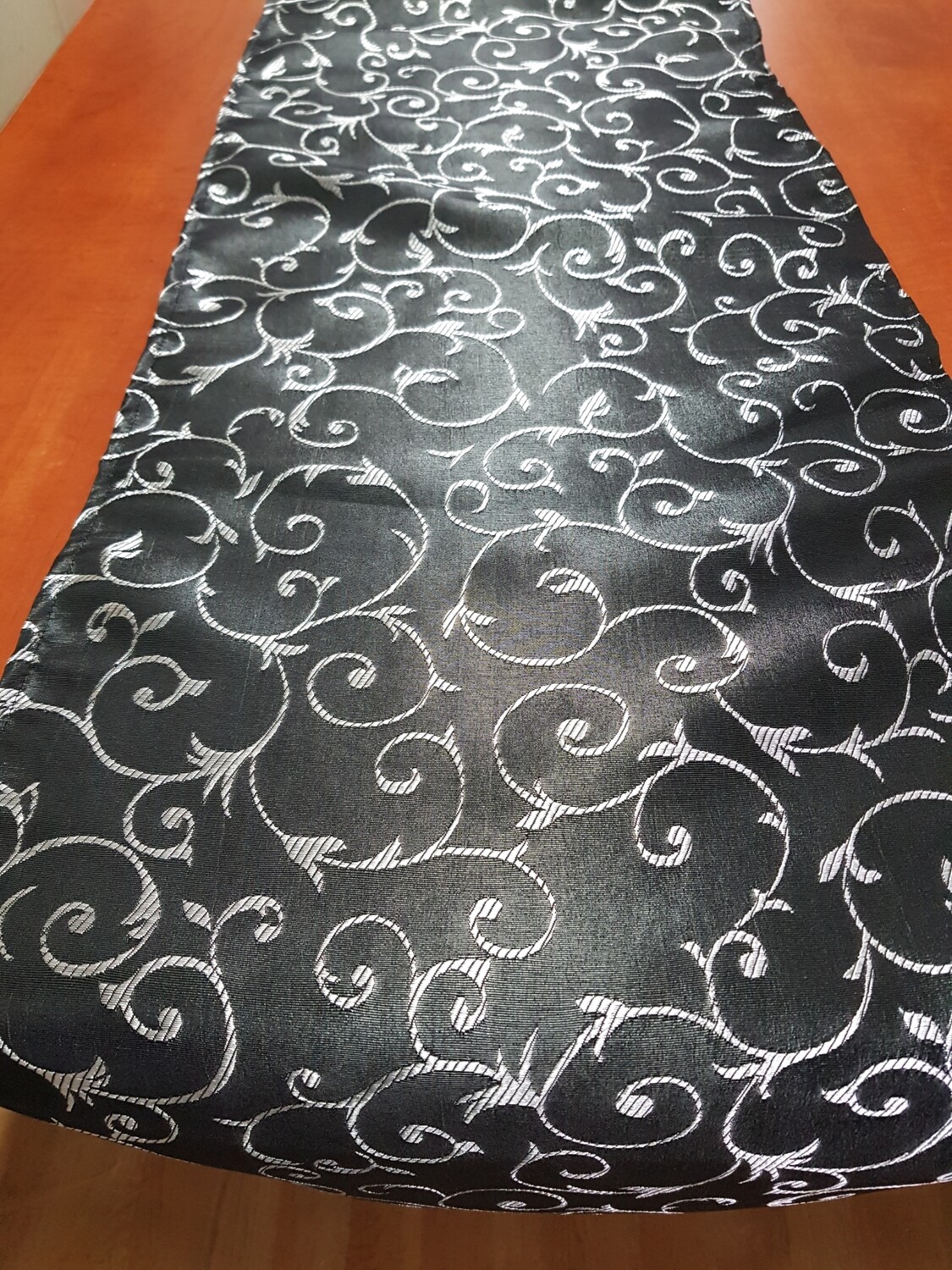 Traversa masa 40x190 cm brocart negru&amp;argintiu