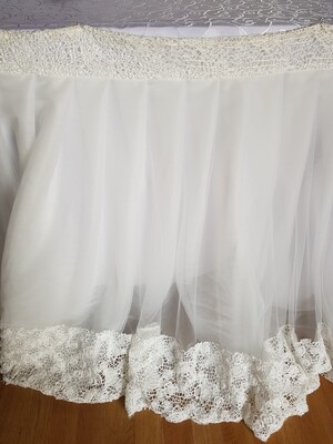 Fusta masa tulle si dantela