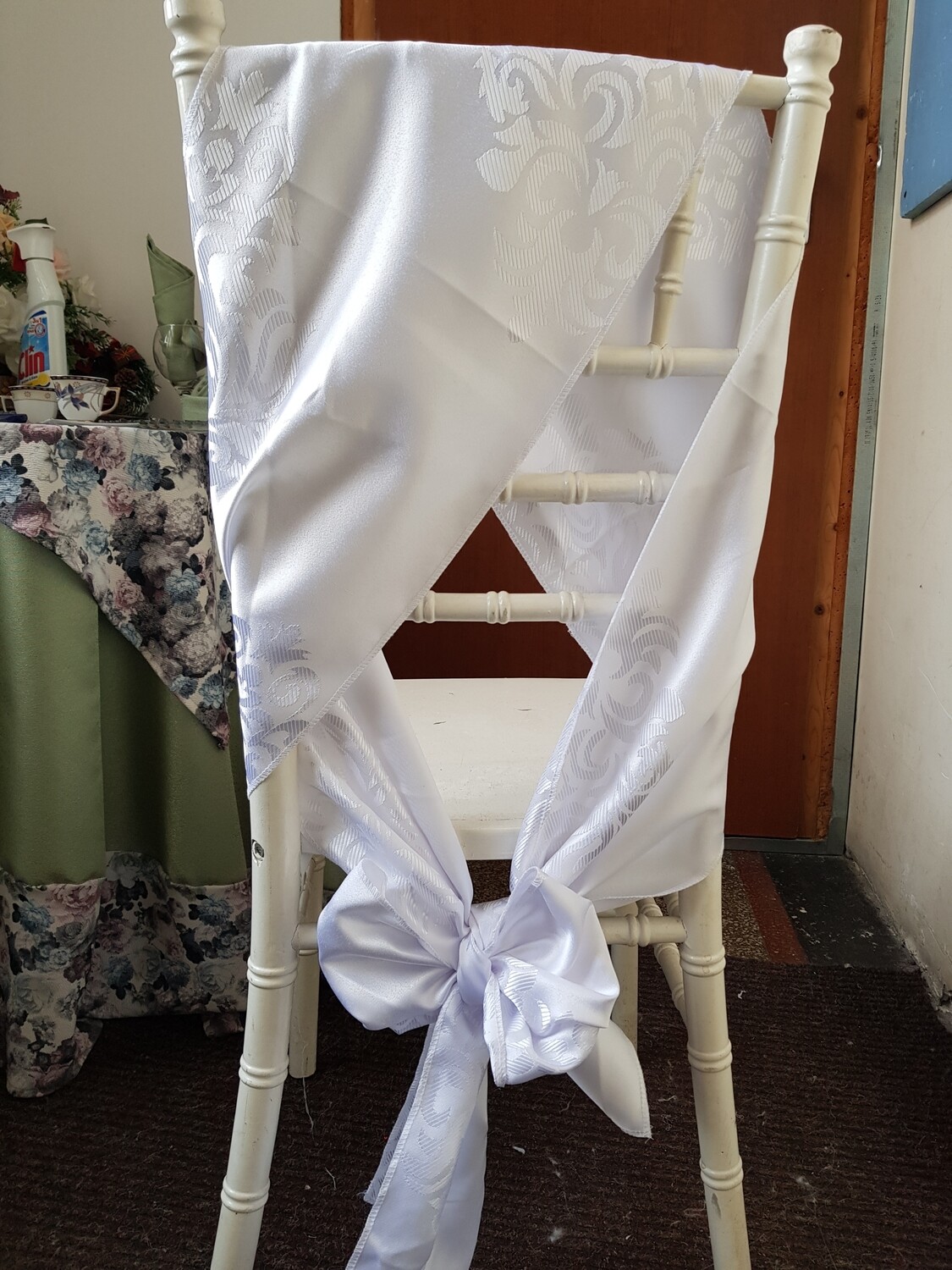 Pachet 39 eșarfe albe brocart model ”Spania”