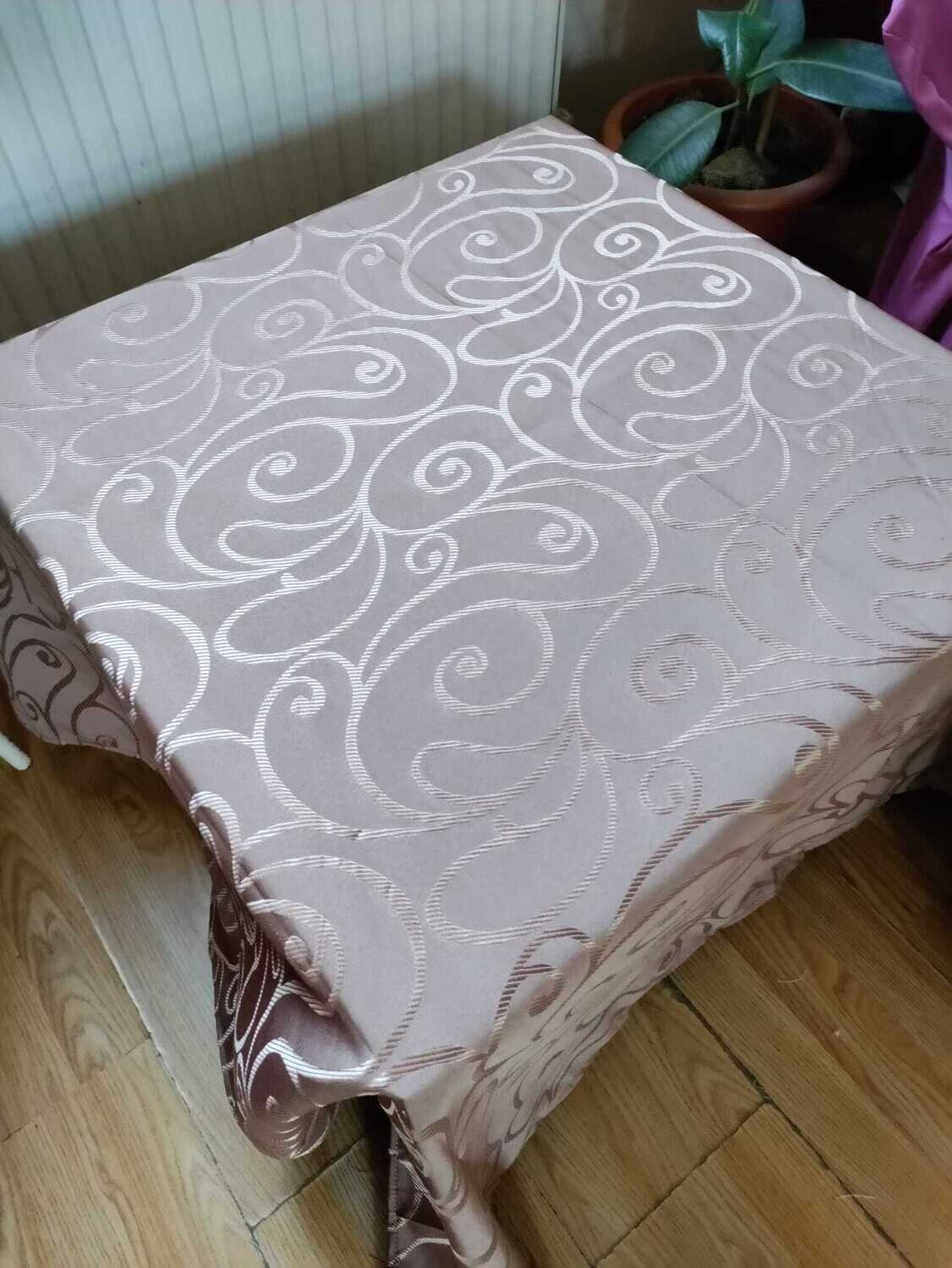 Fata masa 125x135 cm brocart maro deschis