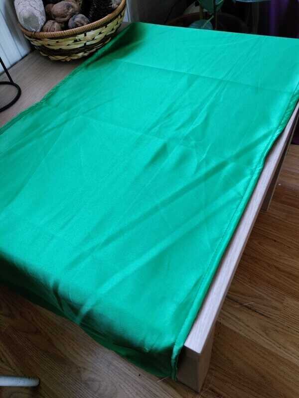 Traverse masa 38x150 cm brocart satinat verde