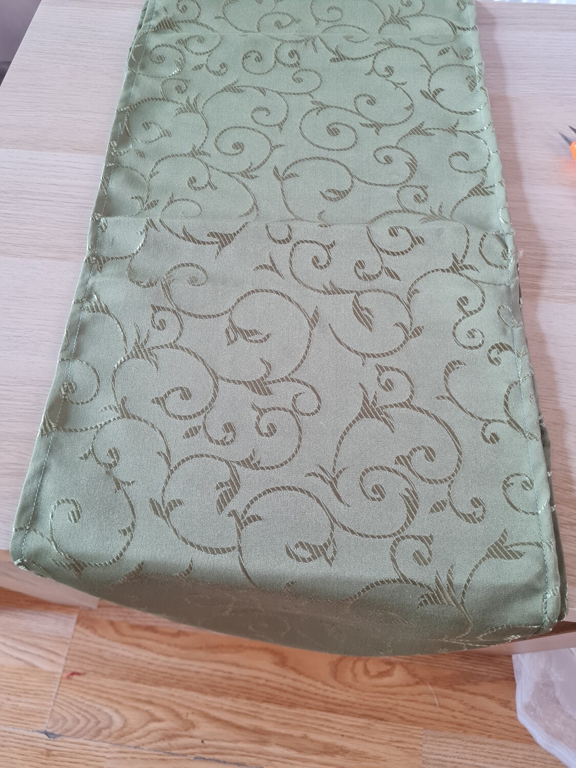Napron 30x120cm, brocart verde kaky