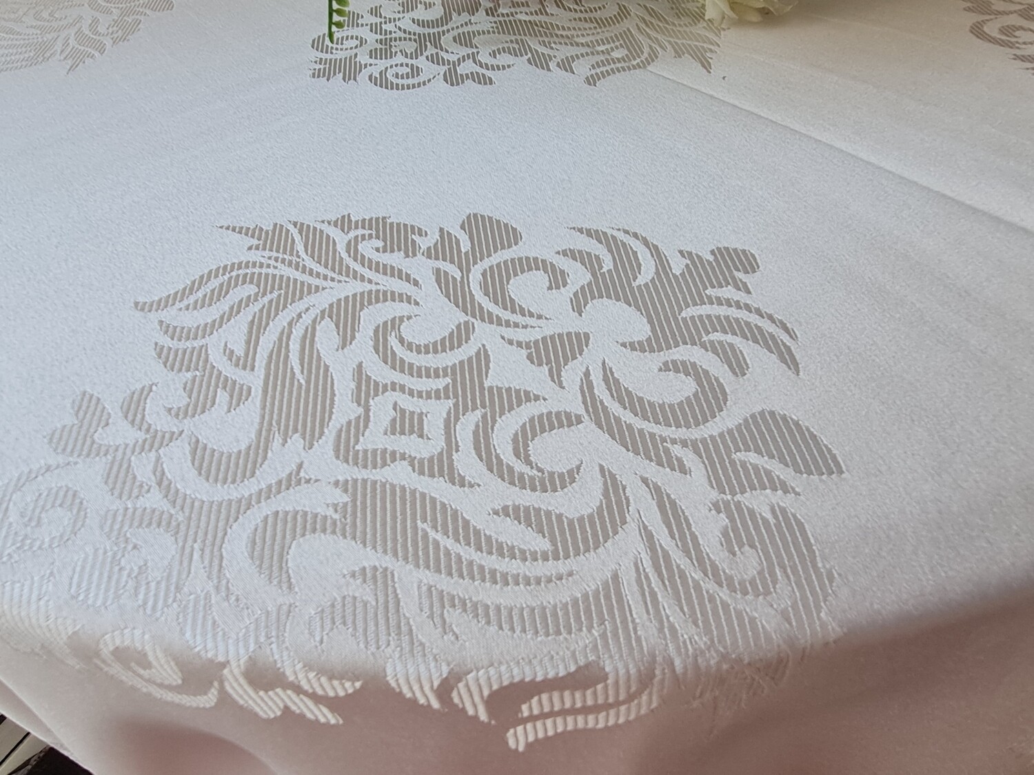 Fata de masa rotunda, brocart ivory, model ”Spania”