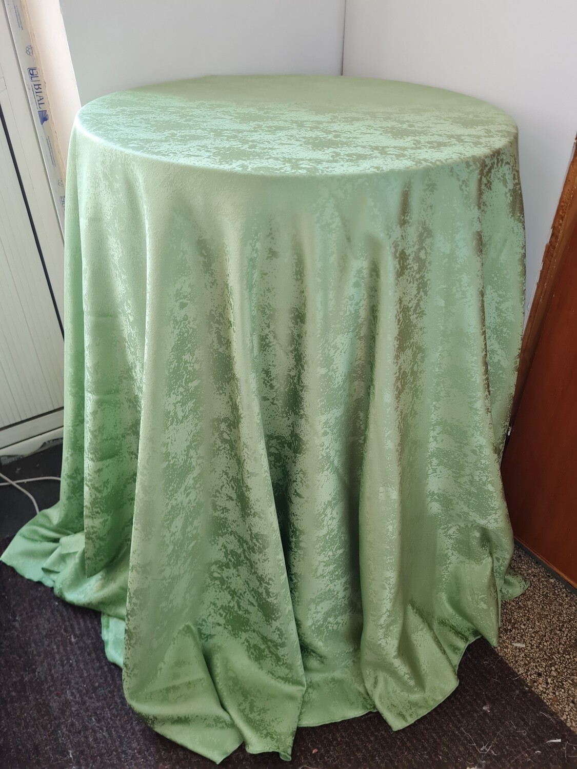 Fata masa d=320 cm, brocart verde deschis