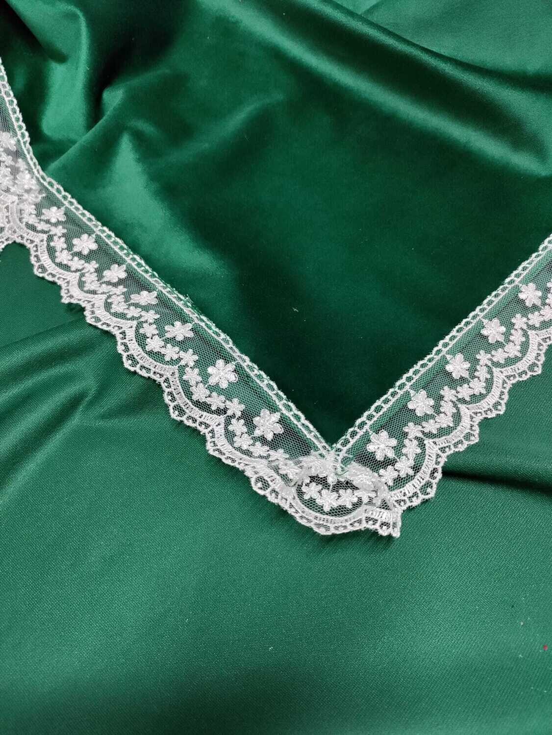 Fata masa catifea fixa verde inchis cu bordura dantelă  ivory