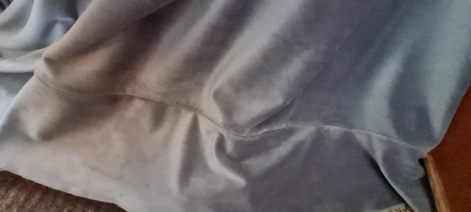 Fata masa gri-argintiu, catifea elastica