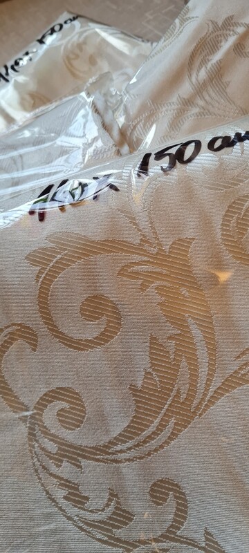 Față de masă brocart ivory-crem model frunze Față de masă brocart ivory-crem model frunze