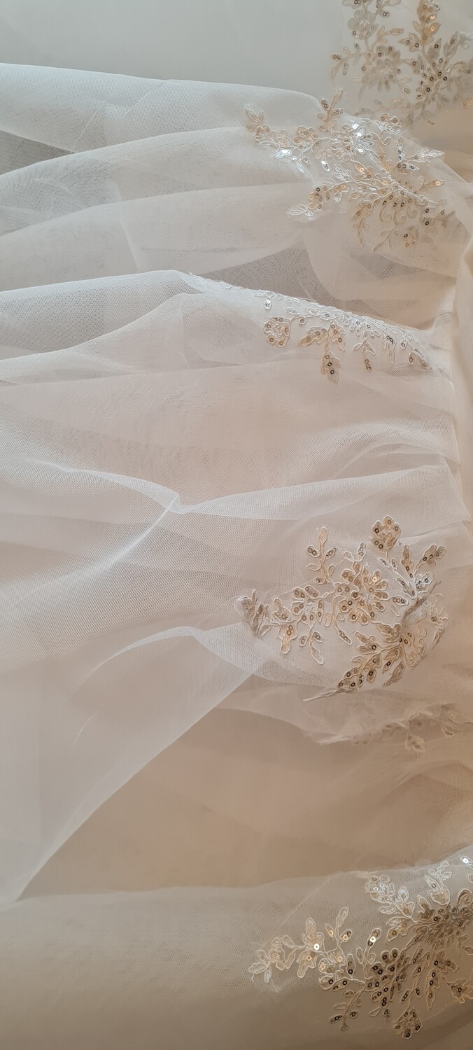 Fustă masă tulle construcție cu aplicații dantelă